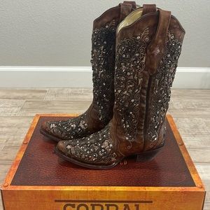 Size 7 1/2 Embroidered Corral Boots